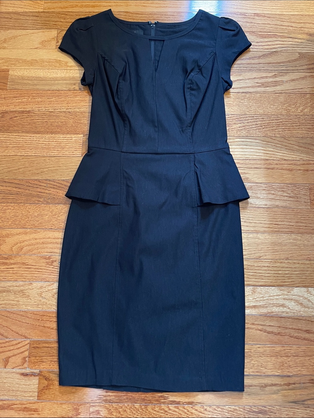 by & by Cap Sleeve Fitted Keyhole Neckline Black Cocktail Dress Sz 3
